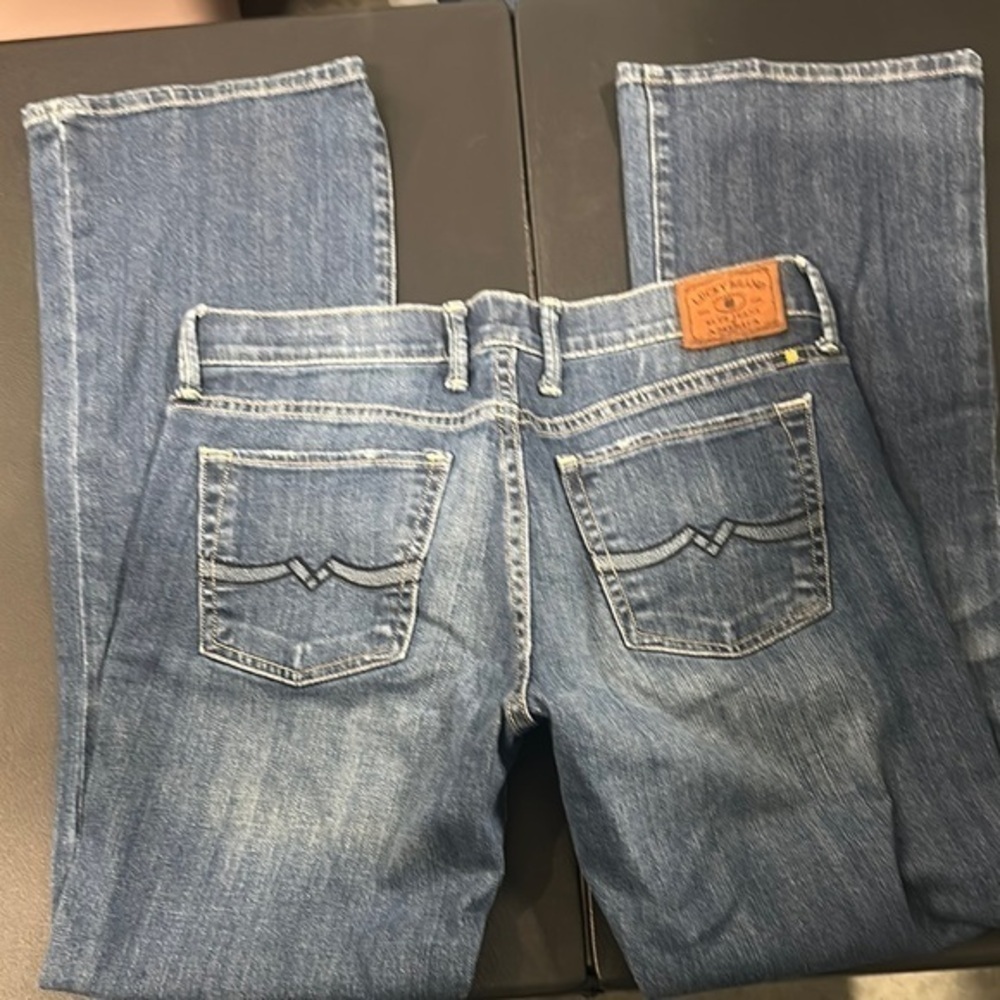 418.  Lucky Brand Blue Ankle & Cropped Jeans